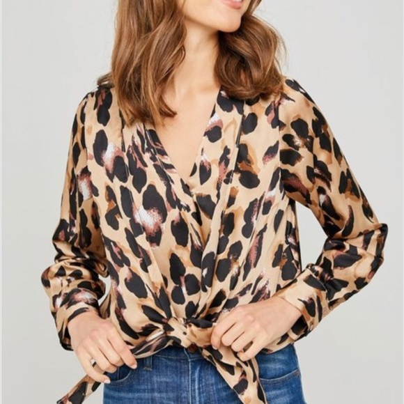 🔥HP🔥 1 LEFT MADISON Leopard print top - Picture 3 of 8